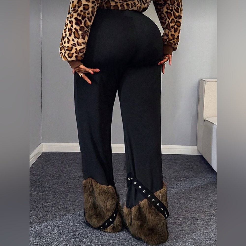 Stylish Black Flare Pants with Fur Trim - Picture 5 of 9